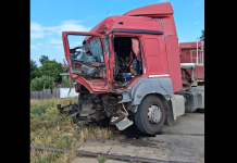 Accident feroviar la Tutova: Autotren lovit de tren la trecerea la nivel cu calea ferată