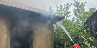 Un bărbat din Murgeni și-a dat foc casei