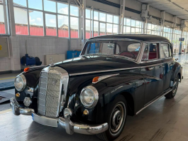 Lux și eleganță pe străzile Vasluiului, o spectaculoasă limuzină de acum 70 de ani inspectată la RAR Vaslui