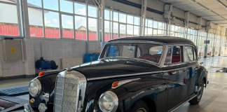 Lux și eleganță pe străzile Vasluiului, o spectaculoasă limuzină de acum 70 de ani inspectată la RAR Vaslui