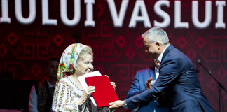 Mioara Velicu a primit titlul de Cetățean de Onoare pe scena Zilelor Culturale ale Municipiului Vaslui