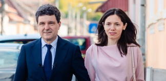 Partenera președintelui, Mihaela Grădinaru, deține mai multe terenuri, în cotă parte, și două case, toate moștenire, în județul Vaslui