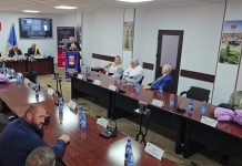 Cinci personalități s-au alătura celor 37 de cetățeni de onoare ai municipiului Vaslui: profesorii Liviu Neculai Gugleș, Constantin Grosu și Constantin Olaru, compozitorul și dirijorul Dumitru Jijie și interpreta Mioara Velicu
