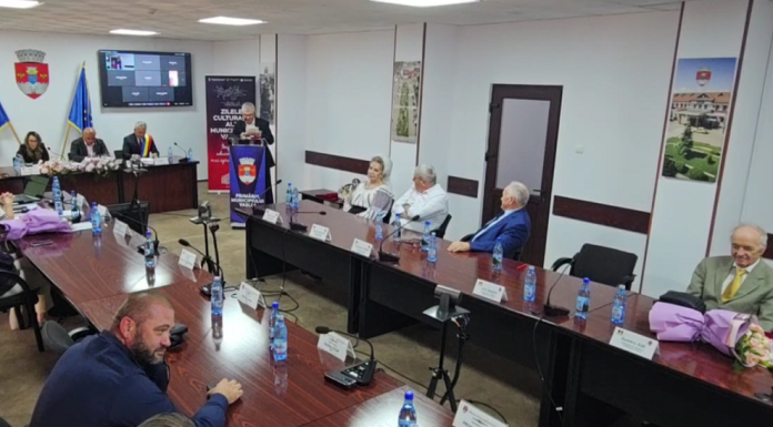 Cinci personalități s-au alătura celor 37 de cetățeni de onoare ai municipiului Vaslui: profesorii Liviu Neculai Gugleș, Constantin Grosu și Constantin Olaru, compozitorul și dirijorul Dumitru Jijie și interpreta Mioara Velicu