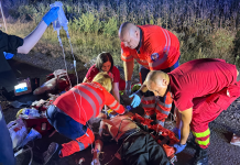 Pieton în stare gravă, după ce a fost lovit de o maşină şi proiectat la distanţă. Un echipaj de la Ambulanţă, care trecea prin zonă, a stabilizat victima