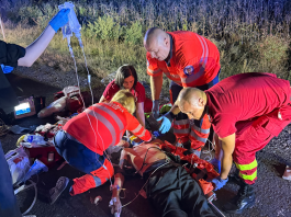 Pieton în stare gravă, după ce a fost lovit de o maşină şi proiectat la distanţă. Un echipaj de la Ambulanţă, care trecea prin zonă, a stabilizat victima