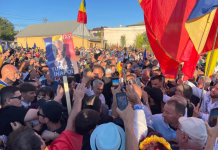 Călin Georgescu a ajuns la Codăești. Biserica îi transmite un mesaj clar: „Acțiuni politice nu au cum să aibă loc în biserică sau în curtea bisericii”.