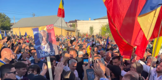 Călin Georgescu a ajuns la Codăești. Biserica îi transmite un mesaj clar: „Acțiuni politice nu au cum să aibă loc în biserică sau în curtea bisericii”.