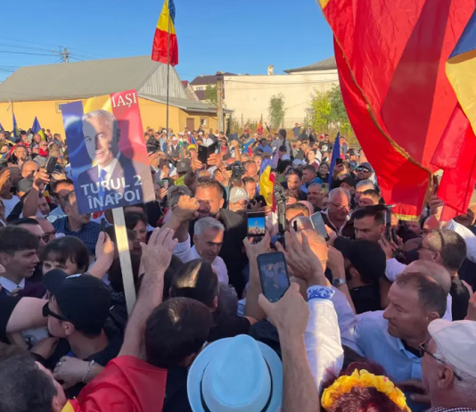 Călin Georgescu a ajuns la Codăești. Biserica îi transmite un mesaj clar: „Acțiuni politice nu au cum să aibă loc în biserică sau în curtea bisericii”.