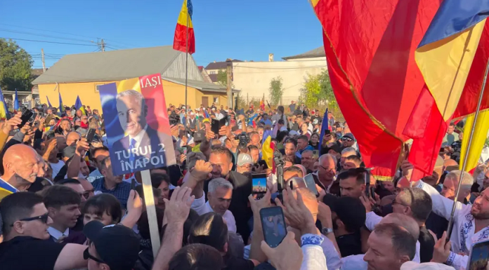 Călin Georgescu a ajuns la Codăești. Biserica îi transmite un mesaj clar: „Acțiuni politice nu au cum să aibă loc în biserică sau în curtea bisericii”.