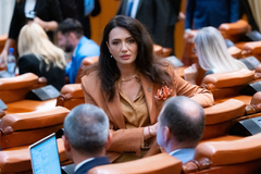 Deputata AUR Laura Gherasim: „Partidul AUR şi românii NU primesc “lecții antimaghiare” de la UDMR!”